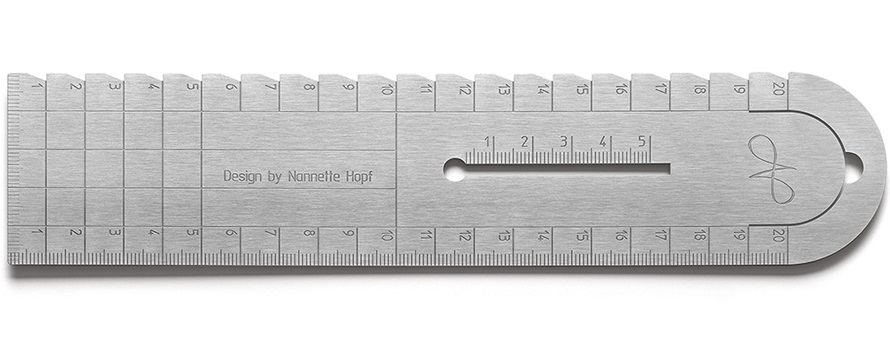 Handmaß aus Edelstahl freigestellt Handmaß aus Edelstahl freigestellt